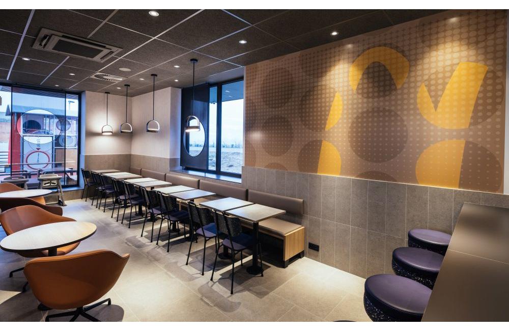 FOTO: Pri žilinskom letisku v Dolnom Hričove otvorili novú reštauráciu McDonald's, foto 6