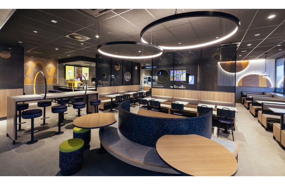 FOTO: Pri žilinskom letisku v Dolnom Hričove otvorili novú reštauráciu McDonald's, foto 7