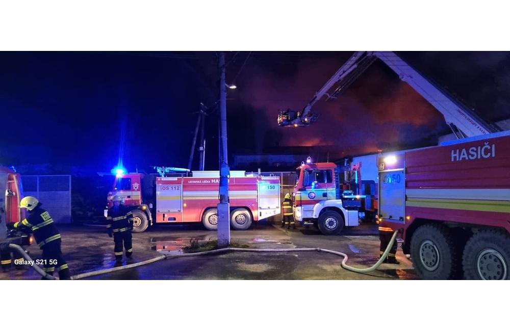 FOTO: Požiar haly v Hornom Hričove 23. januára 2023, foto 7
