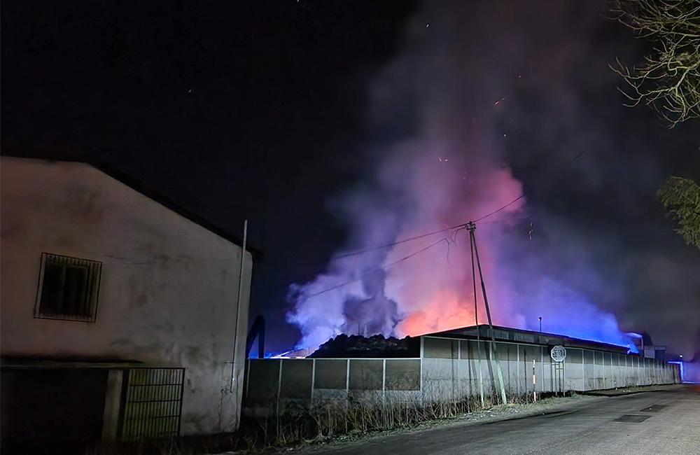 FOTO: Požiar haly v Hornom Hričove 23. januára 2023, foto 4