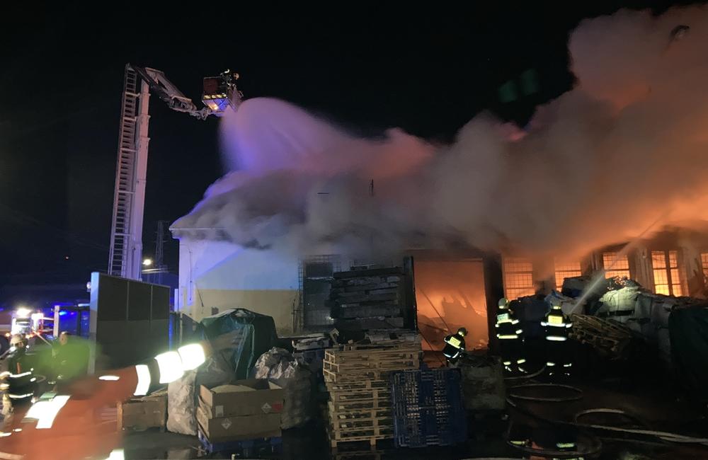 FOTO: Požiar haly v Hornom Hričove 23. januára 2023, foto 2