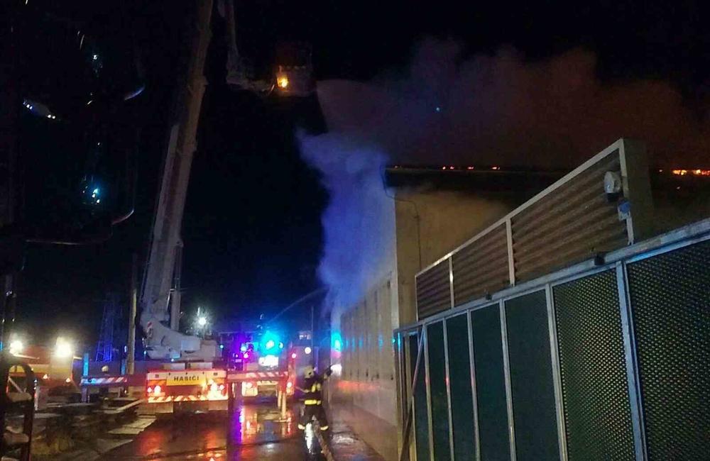 FOTO: Požiar haly v Hornom Hričove 23. januára 2023, foto 12