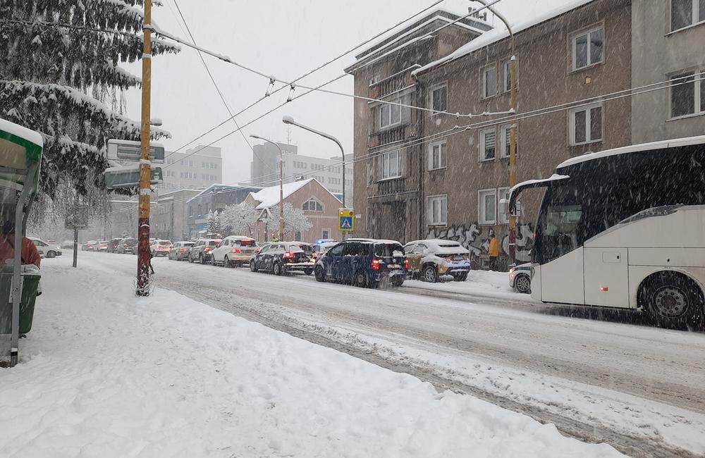 FOTO: Vodičov v Žiline a okolí trápi husté sneženie a šmykľavé vozovky, foto 4