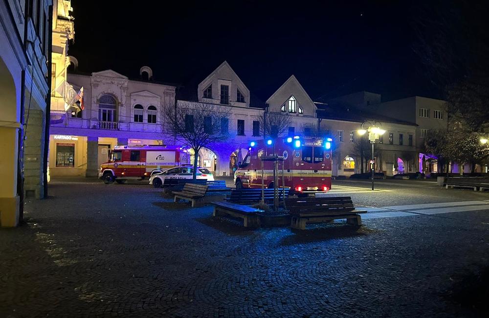 FOTO: Zásah hasičov pri požiari pivnice na Mariánskom námestí v Žiline, foto 1