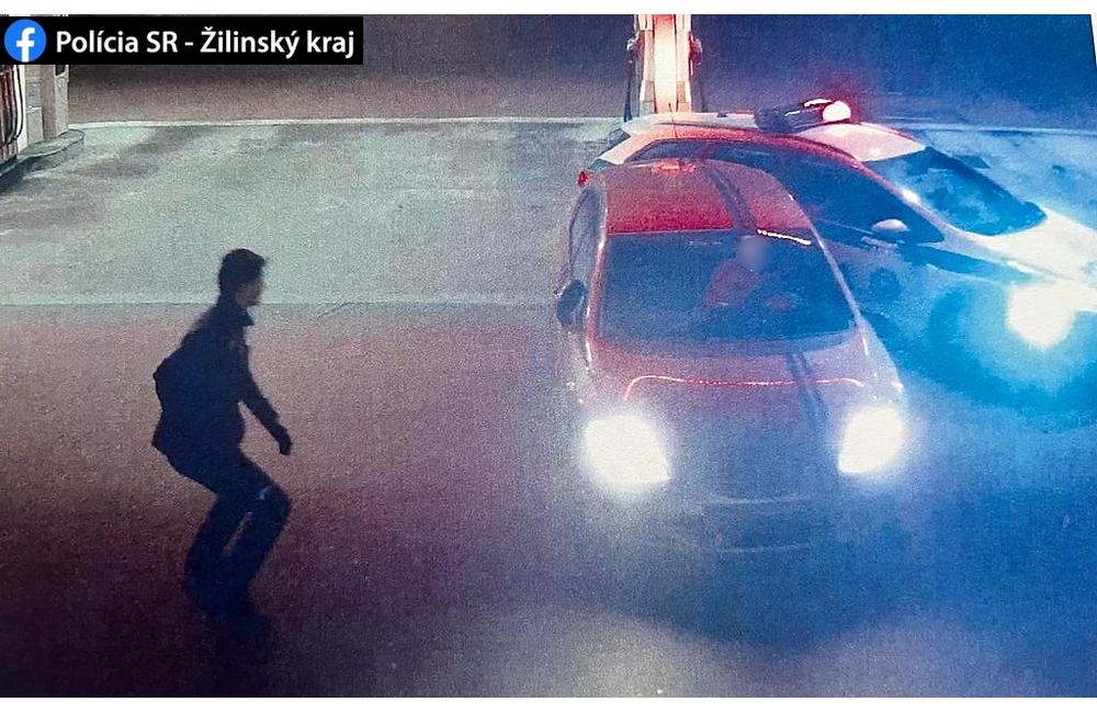 FOTO: Nočný policajný zásah na čerpacej stanici v Dolnom Kubíne 7. 3. 2023, foto 1