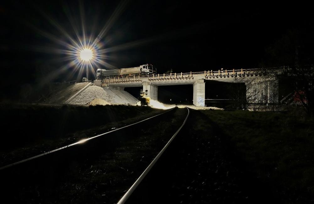 FOTO: V sobotu večer vykonávali v Martine záťažový test zrekonštruovaného mosta, foto 3