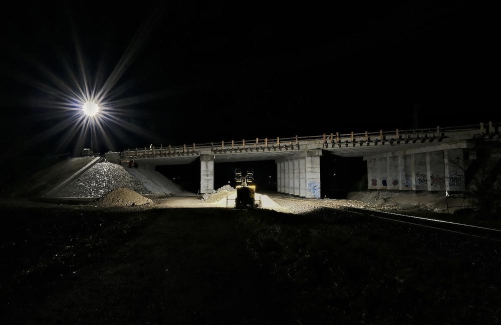 FOTO: V sobotu večer vykonávali v Martine záťažový test zrekonštruovaného mosta, foto 4