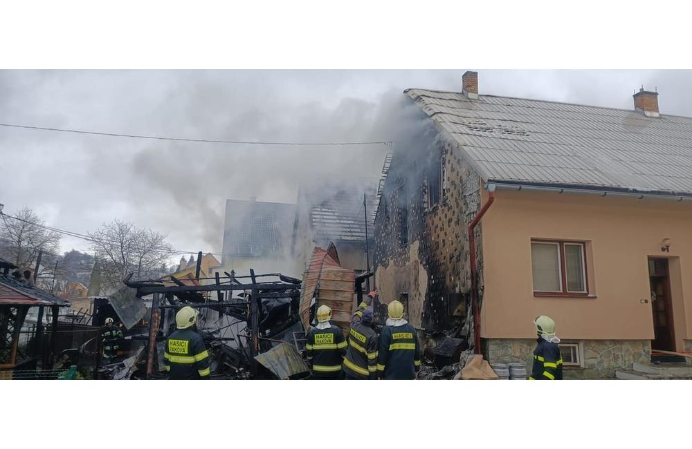 FOTO: Požiar v obci Skalité 28. marca 2023, foto 1
