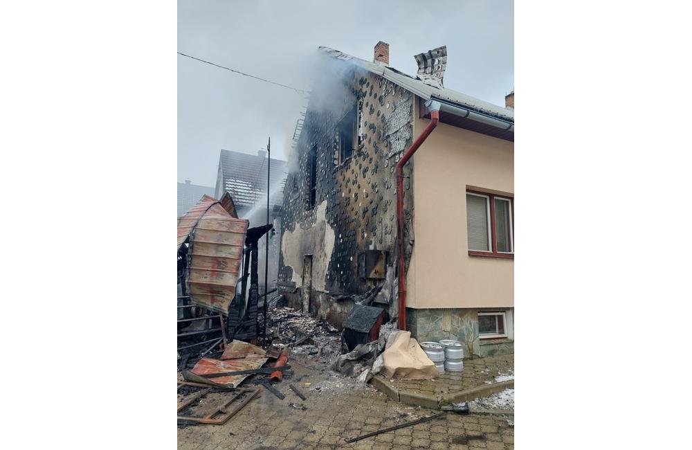 FOTO: Požiar v obci Skalité 28. marca 2023, foto 7