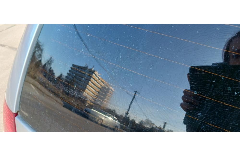 FOTO: Rozbité sklá na vozidlách v Žiline, foto 2