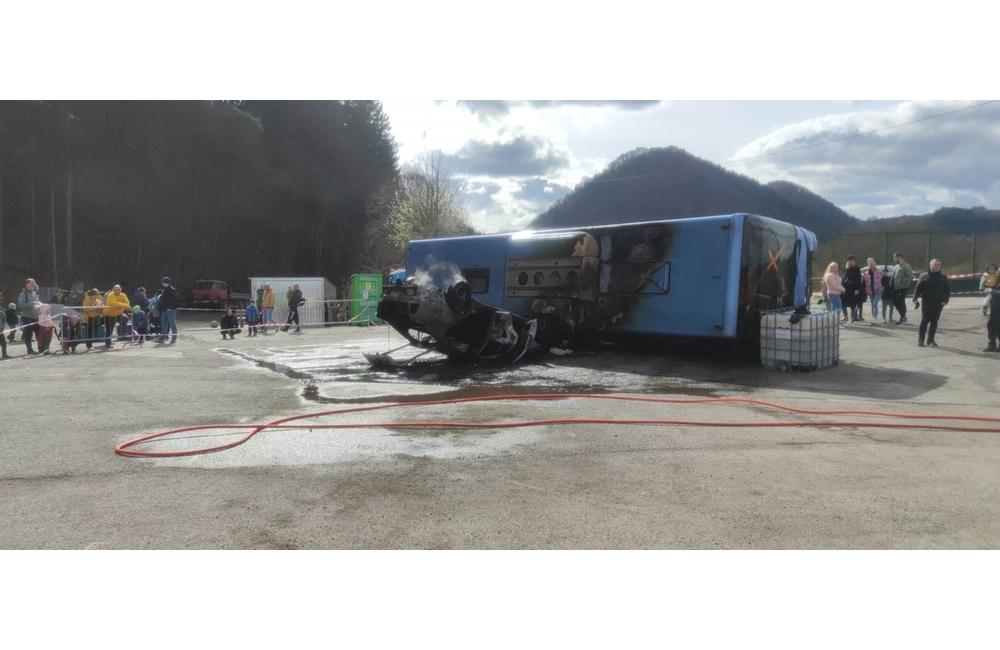 FOTO: Simulácia dopravnej nehody autobusu, osobného vozidla a cyklistu, foto 4