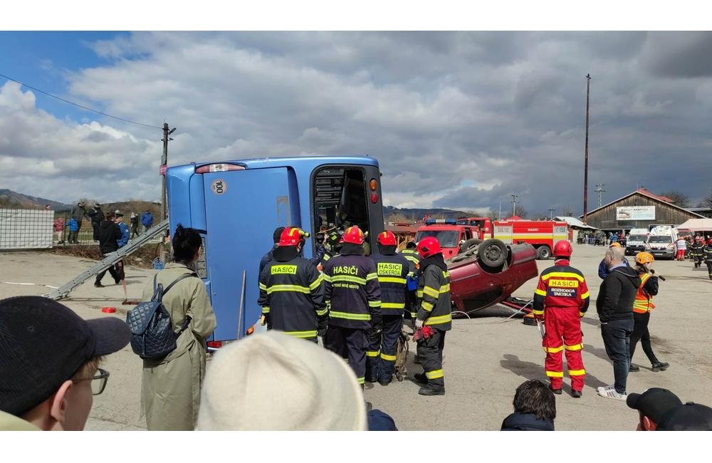 FOTO: Simulácia dopravnej nehody autobusu, osobného vozidla a cyklistu, foto 8