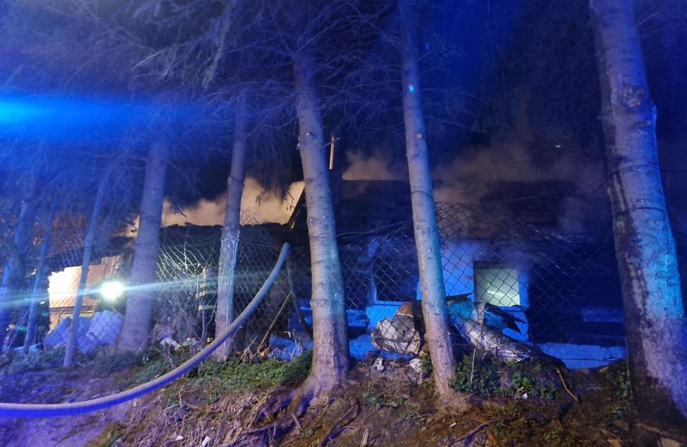 FOTO: Požiar rodinného domu v Čadci 6. 4. 2023, foto 4