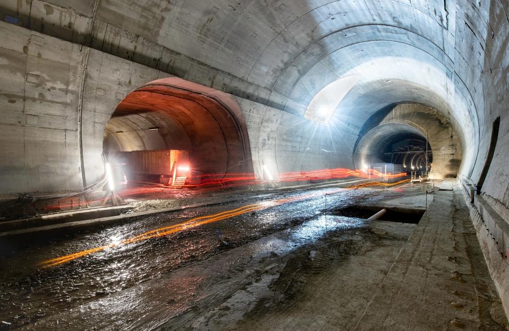 FOTO: V tuneli Višňové zabetónovali poslednú klenbu, foto 1
