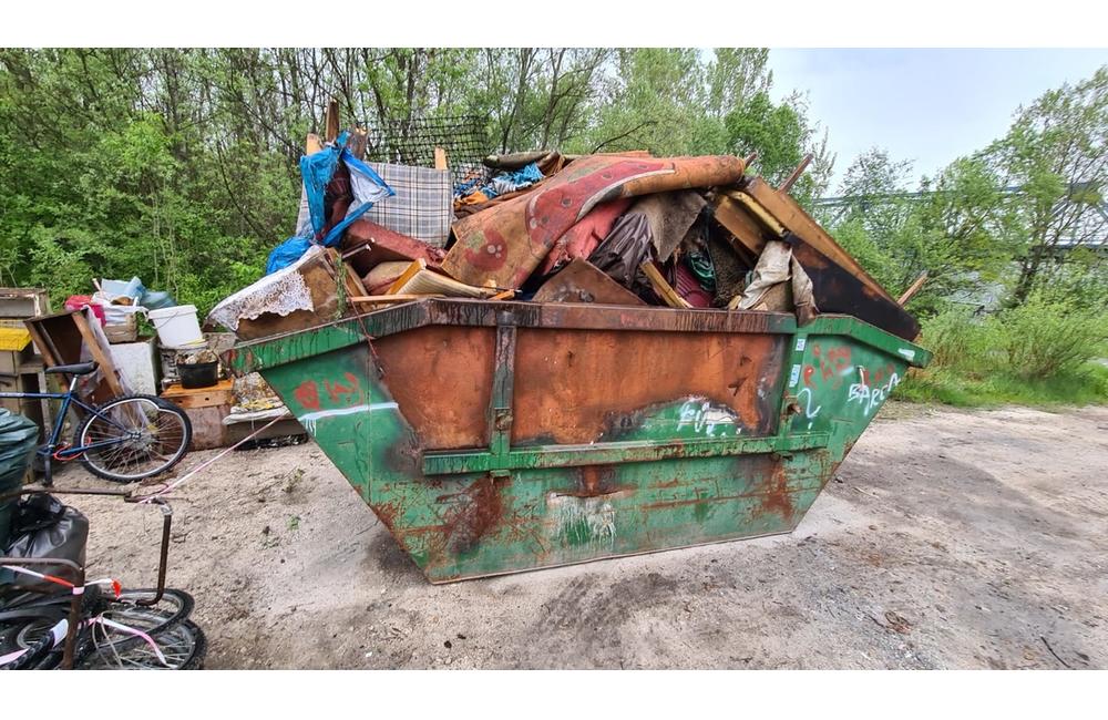 FOTO: Pri žilinskom vodnom diele odstránili ďalšie nelegálne prístrešky, foto 12