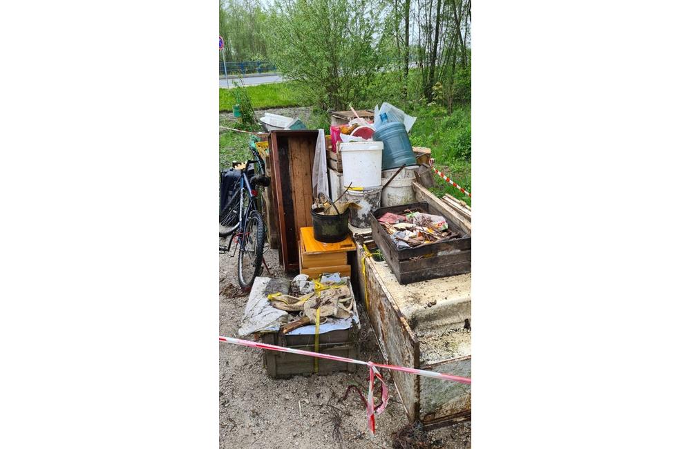 FOTO: Pri žilinskom vodnom diele odstránili ďalšie nelegálne prístrešky, foto 15