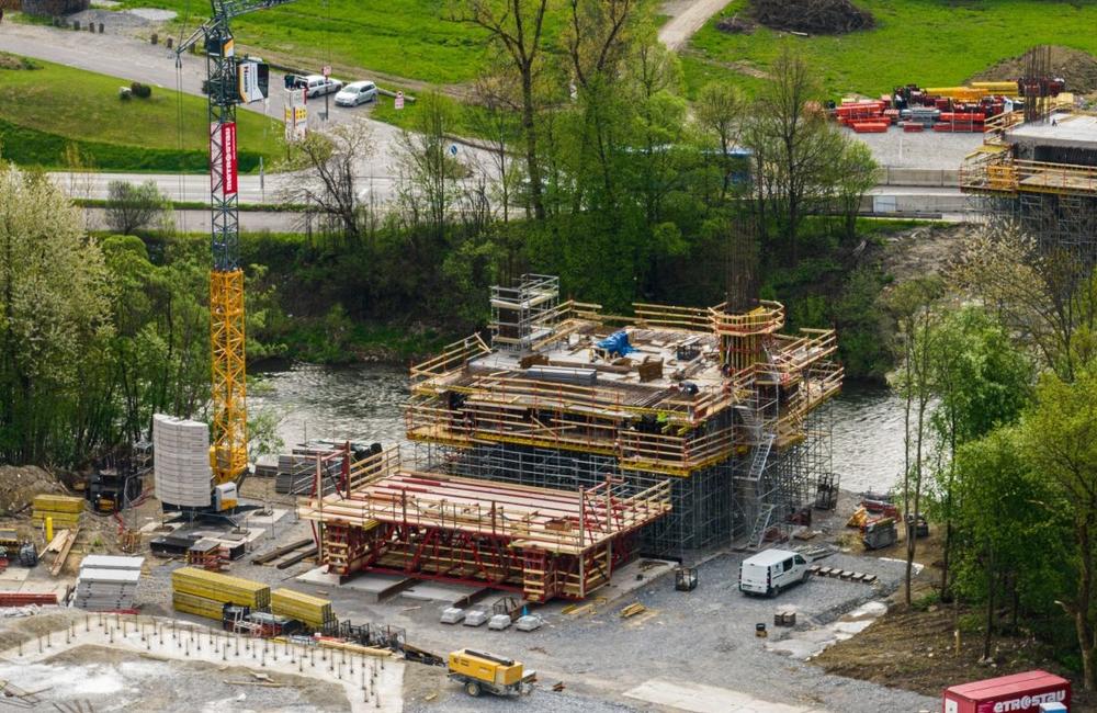 FOTO: Pozrite si najnovšie zábery z výstavby mostov na privádzači v Kysuckom Novom Meste, foto 1