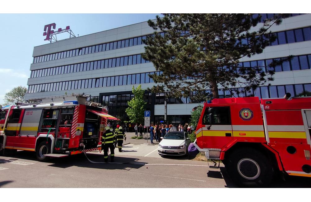 FOTO: Požiarne cvičenie a evakuácia administratívnej budovy Poštová 1, foto 6