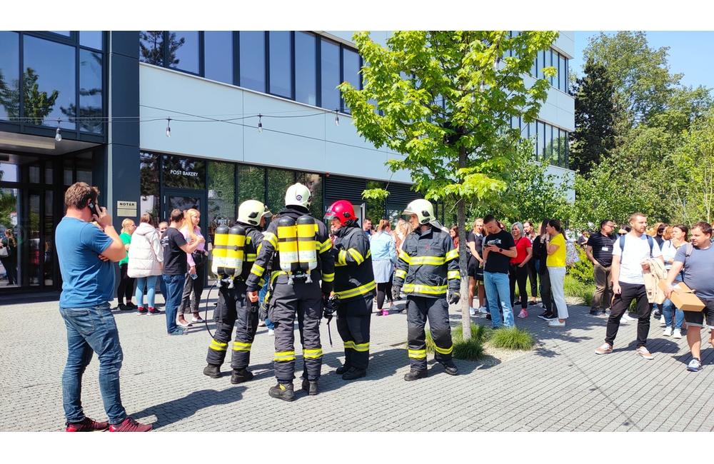 FOTO: Požiarne cvičenie a evakuácia administratívnej budovy Poštová 1, foto 1
