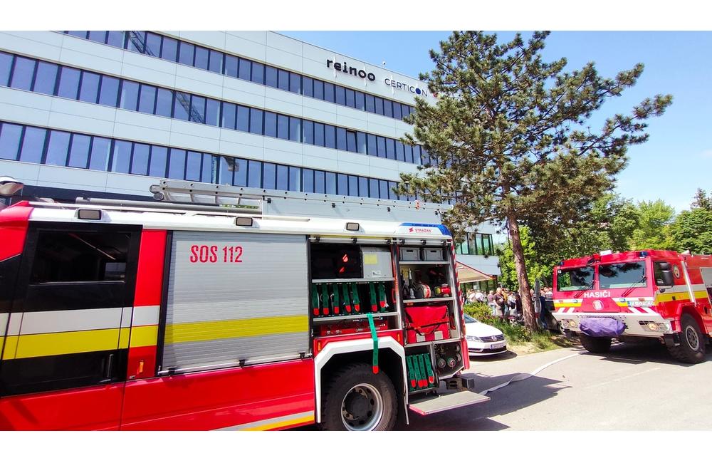 FOTO: Požiarne cvičenie a evakuácia administratívnej budovy Poštová 1, foto 2