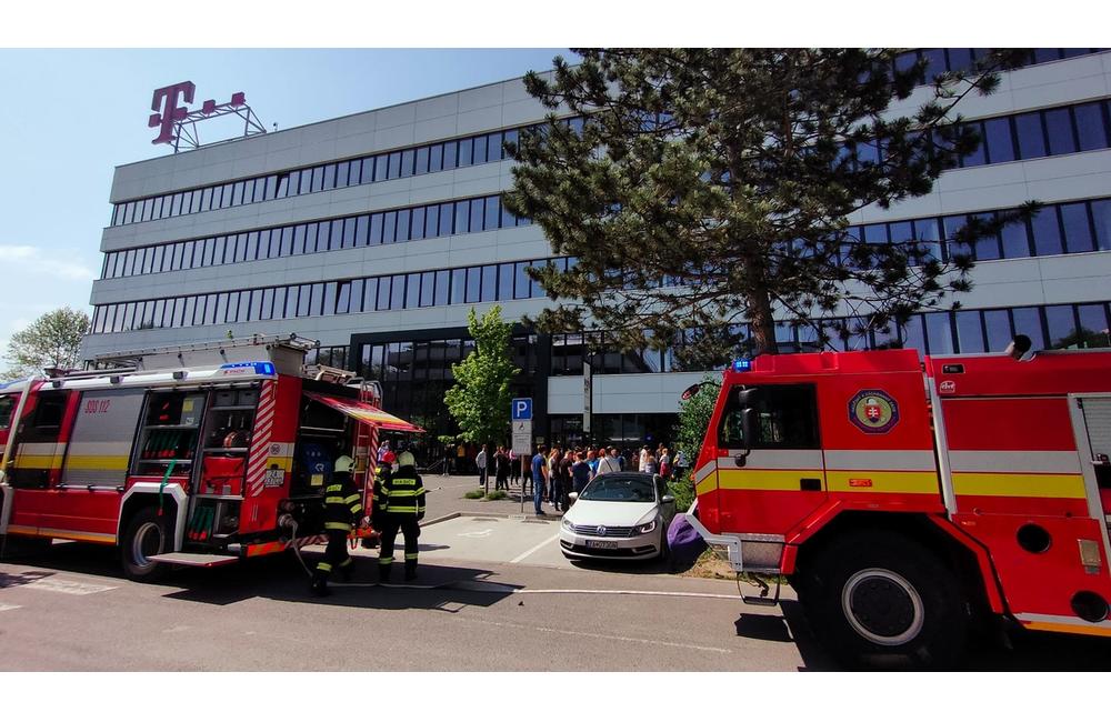 FOTO: Požiarne cvičenie a evakuácia administratívnej budovy Poštová 1, foto 9