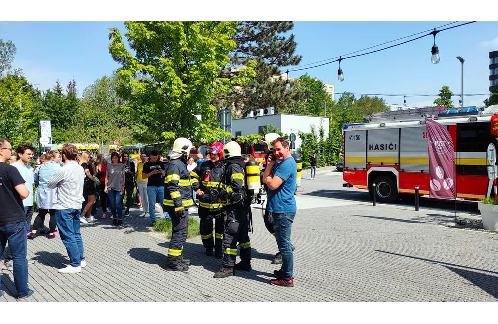 FOTO: Požiarne cvičenie a evakuácia administratívnej budovy Poštová 1, foto 11
