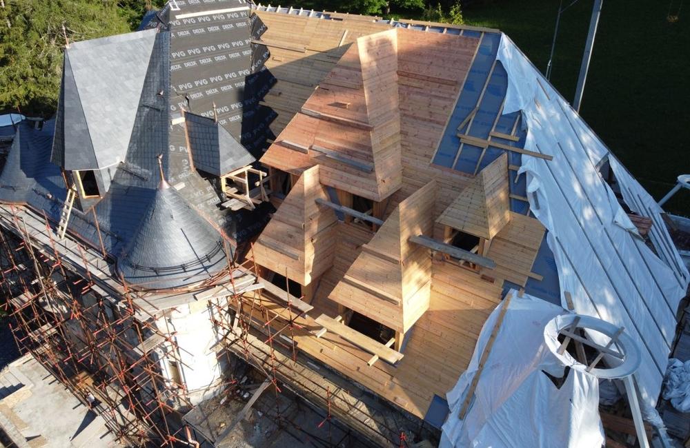 FOTO: Uplynul rok, odkedy začali na zámku v Kunerade stavať strechu. Takto dnes vyzerá, foto 2