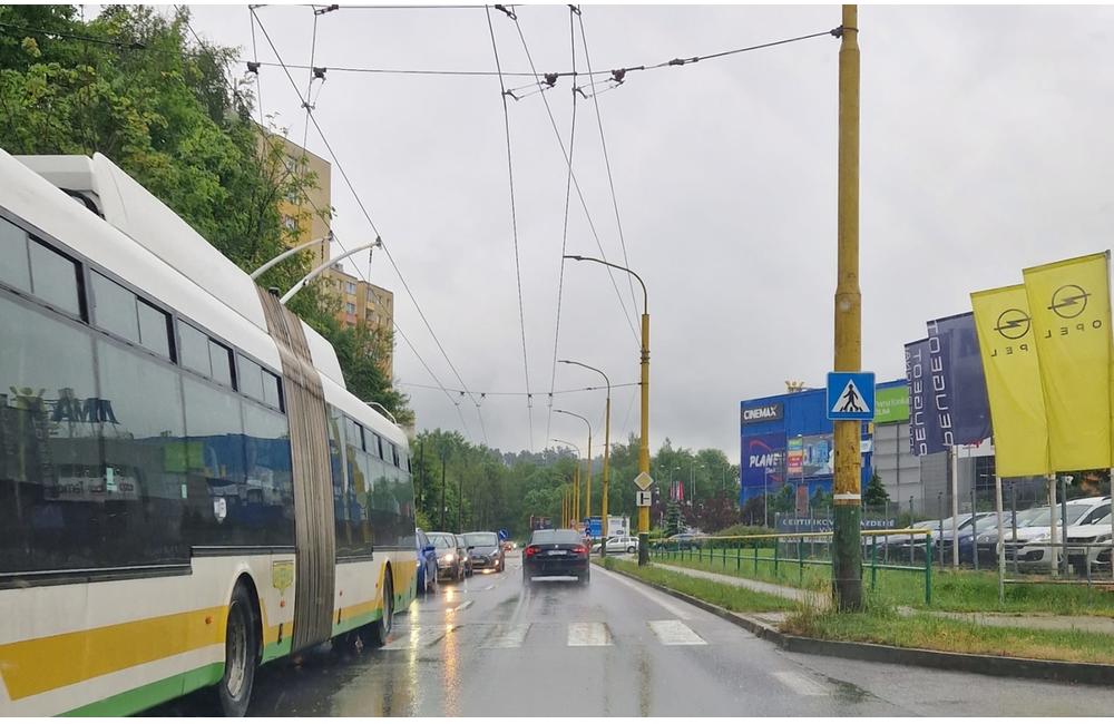 FOTO: Vodiči zo žilinských ciest hlásia kolóny a výrazné zdržania, foto 1