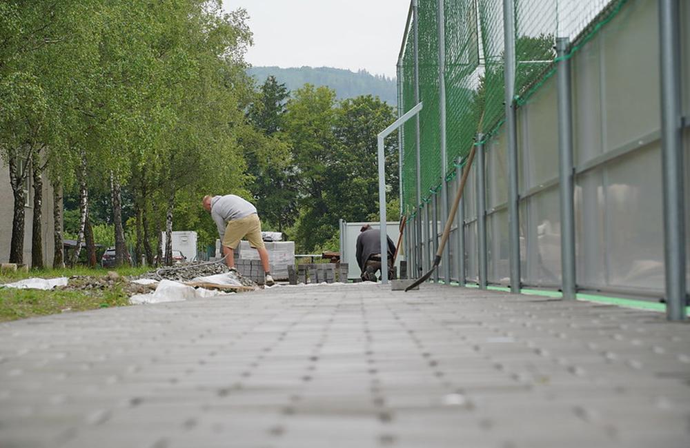 FOTO: Pri základnej škole v Brodne vyrástlo nové ihrisko, foto 5