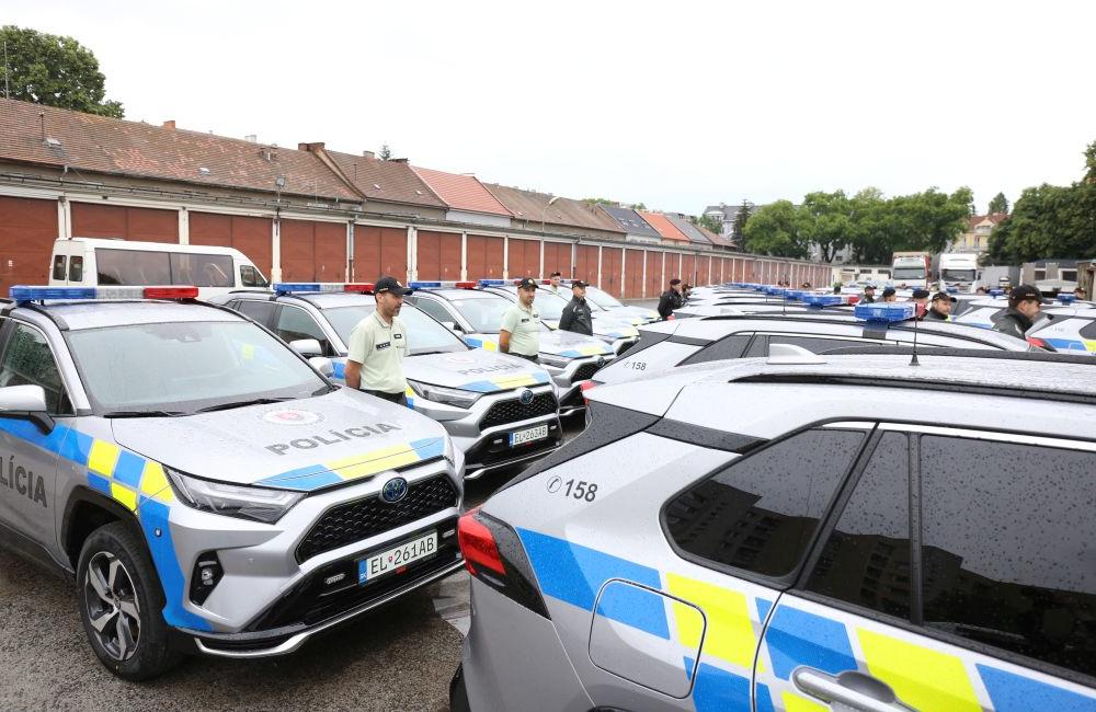 FOTO: Nové vozidlá Toyota RAV4 odovzdané pre Policajný zbor v Žiline, foto 1