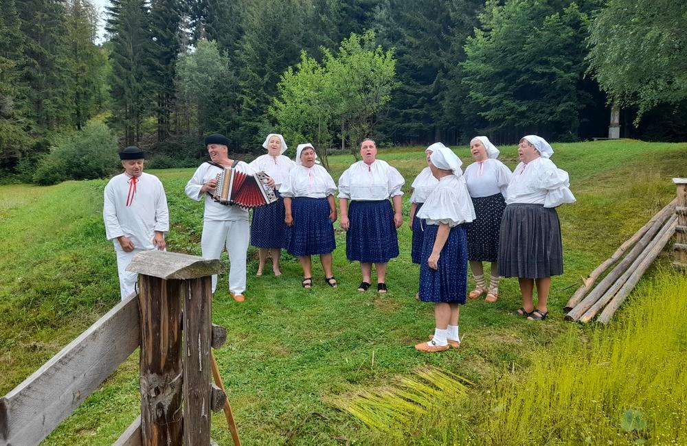 FOTO: Návštevníci Múzea kysuckej dediny vo Vychylovke zistia, ako sa kedysi spracovával ľan, foto 1