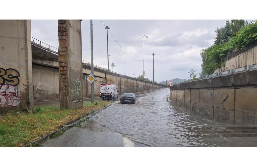 FOTO: Žilinské cesty zaplavila voda po búrke 17. júla 2023, foto 1