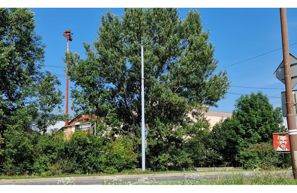 FOTO: V Žiline obnovujú staré stožiare trolejového vedenia, foto 1