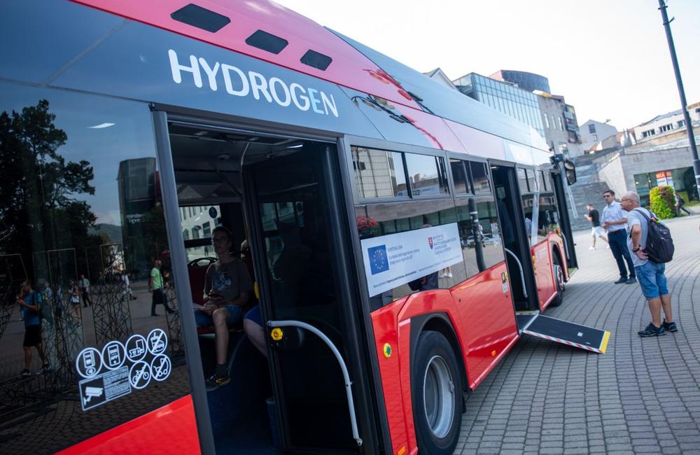 FOTO: Prezentácia vodíkového autobusu v centre Žiliny, foto 2