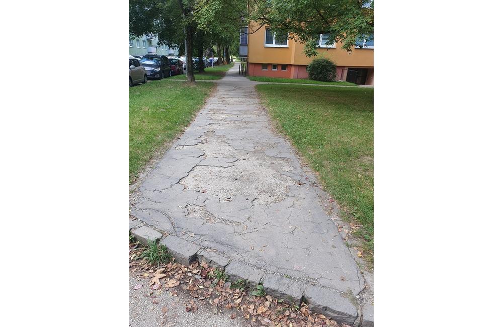 FOTO: Na Vlčincoch vyasfaltujú 4 400 metrov štvorcových chodníkov, foto 4