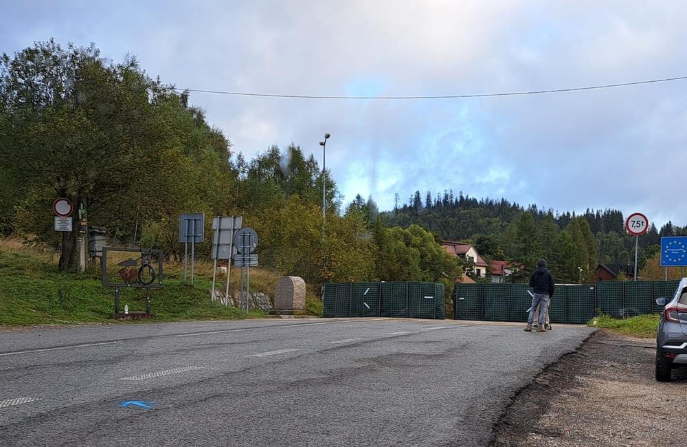 FOTO: Zablokované hraničné priechody na Kysuciach stráži poľská polícia a vojaci, foto 9