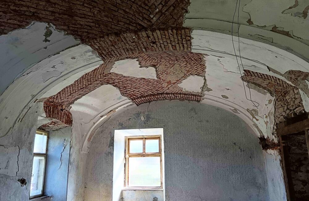 FOTO: Dočká sa chátrajúci kaštieľ na Liptove obnovy?, foto 1