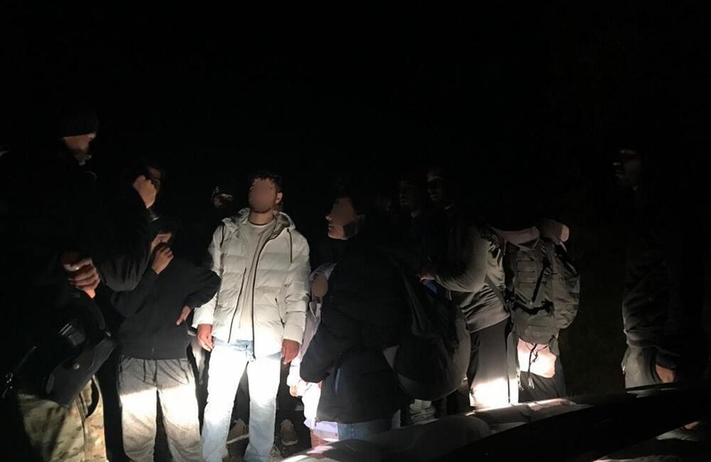FOTO: Poľskí pohraničníci zadržali skupinu migrantov prichádzajúcu zo Žilinského kraja, foto 1