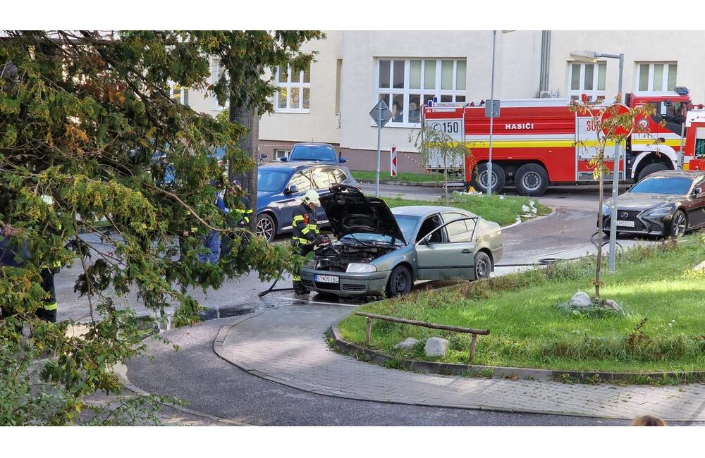 FOTO: V žilinskej nemocnici zhorelo auto, foto 2