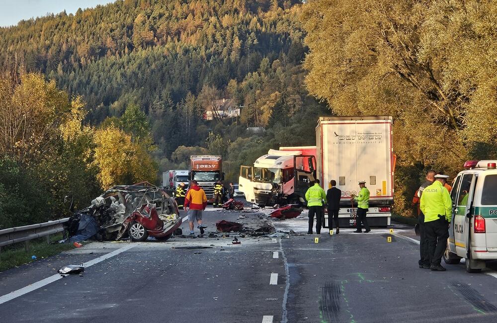 FOTO: Tragická nehoda kamiónu a auta na Kysuciach, foto 3
