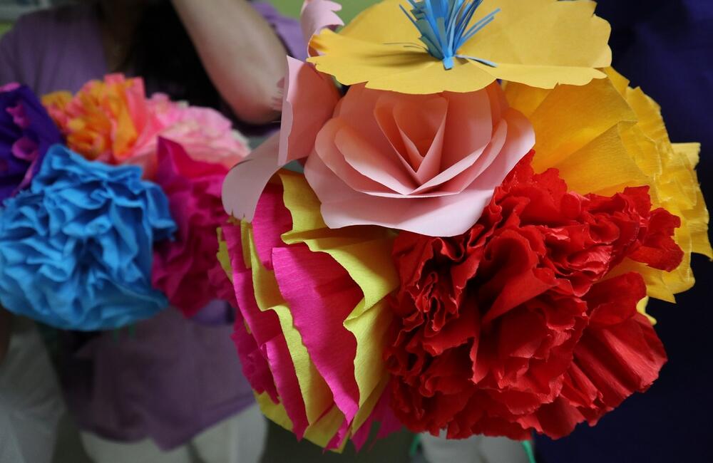 FOTO: Kvety lásky od detí potešili seniorov v žilinskej nemocnici, foto 2