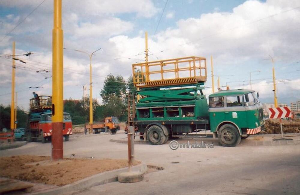 FOTO: Výstavba kruhového objazdu pri OC Dubeň v roku 2001, foto 5