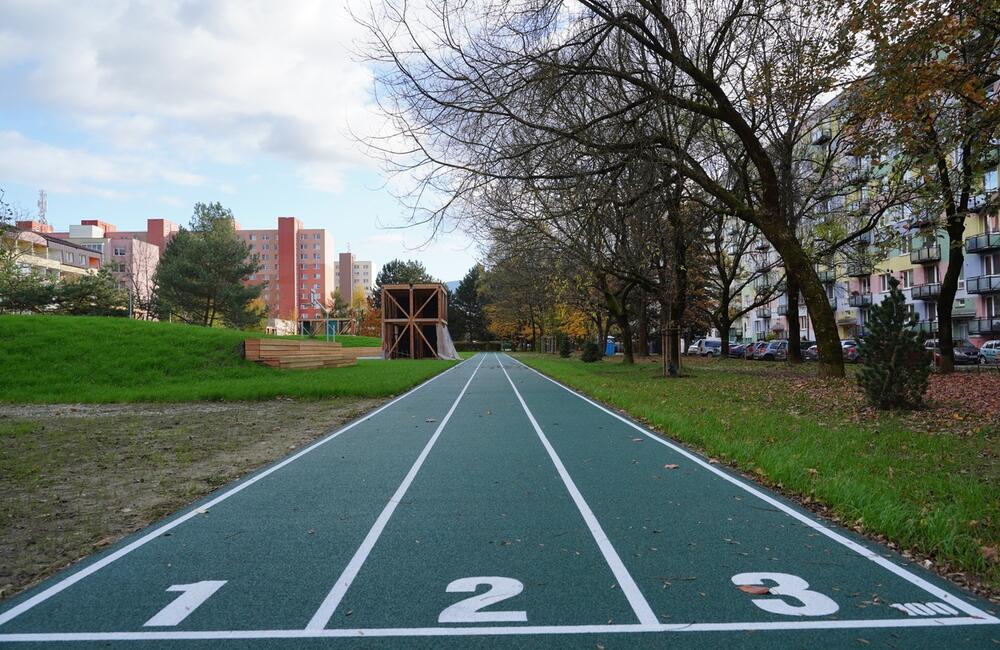 FOTO: Revitalizácia vnútrobloku ulíc Slovanská a Tulská na Vlčinoch je úspešne dokončená, foto 5