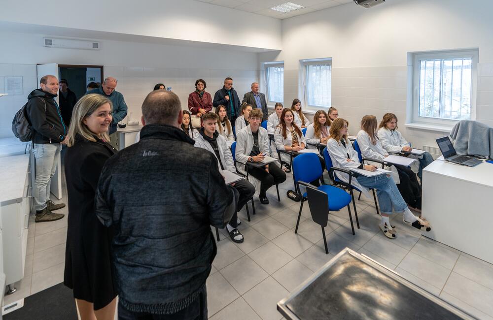 FOTO: SOŠ poľnohospodárstva a služieb na vidieku v Žiline začala využívať dažďovú vodu na zavlažovanie, foto 4