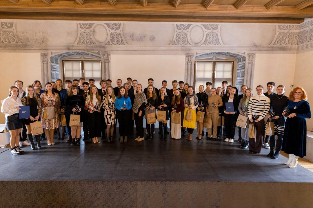 FOTO: Žilinský samosprávny kraj v Bytči ocenil žiakov stredných škôl za mimoriadne úspechy, foto 3