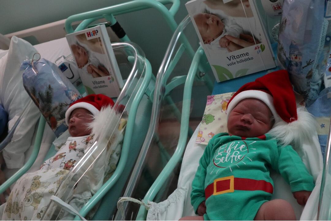 FOTO: Mikuláš navštívil aj tie najmenšie poklady žilinskej nemocnice, foto 3