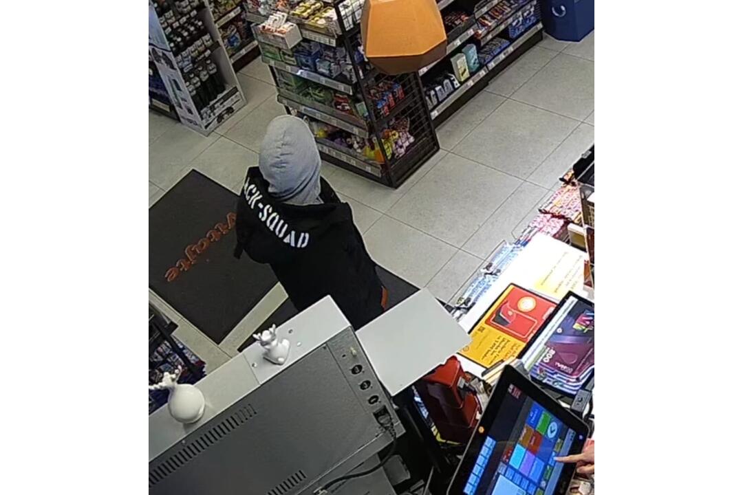 FOTO: Polícia pátra po mladíkovi z čerpacej stanice na Vlčincoch, foto 3
