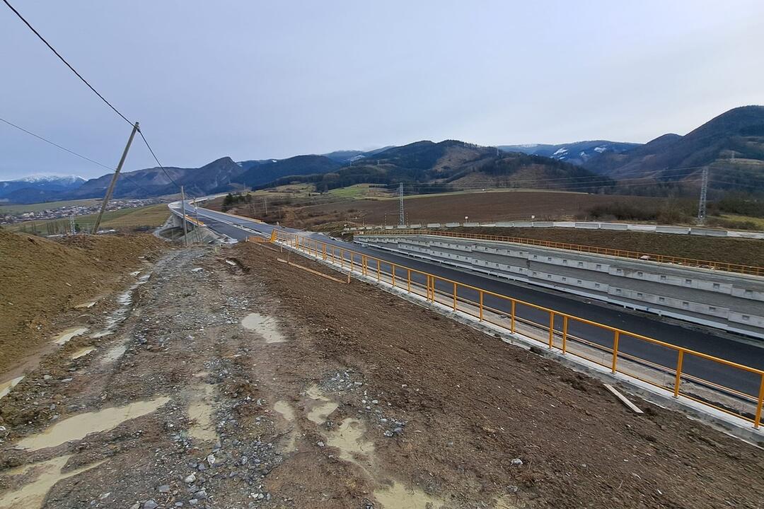 FOTO: Zábery z výstavby diaľnice pri tuneli Višňové na začiatku roka 2024, foto 9