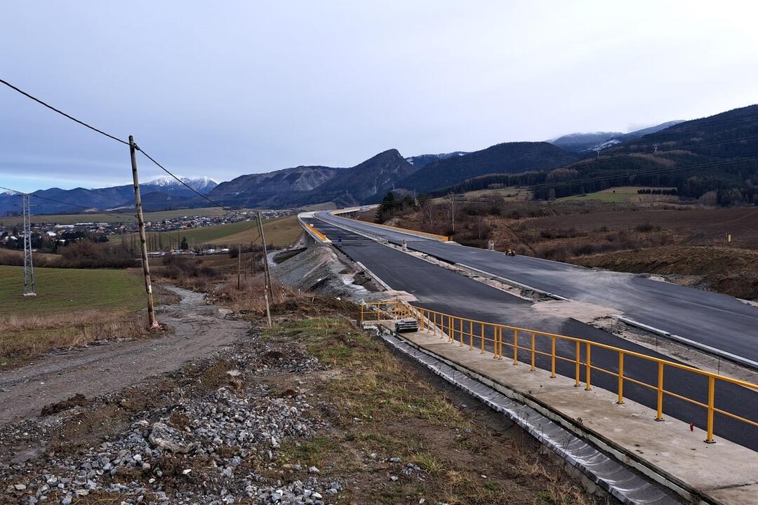 FOTO: Zábery z výstavby diaľnice pri tuneli Višňové na začiatku roka 2024, foto 1
