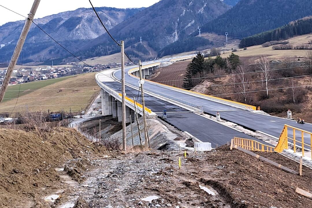 FOTO: Zábery z výstavby diaľnice pri tuneli Višňové na začiatku roka 2024, foto 6
